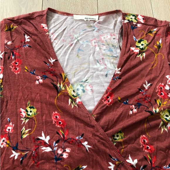 June & Hudson Nordstrom Floral Faux Wrap Top in Rosewood Size M - Picture 7 of 12
